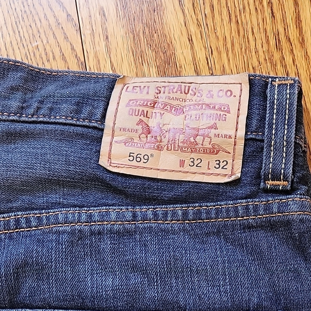 Vintage Levi's 569 Relaxed Men's Jeans in Dark Blue Denim with Tan Patch